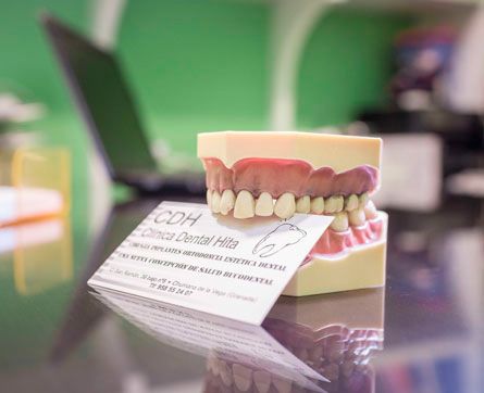 Clínica dental Hita tarjeta de presentación