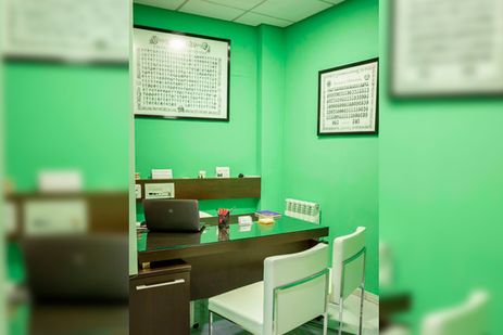 Clínica dental Hita personal e instalaciones de la empresa 2